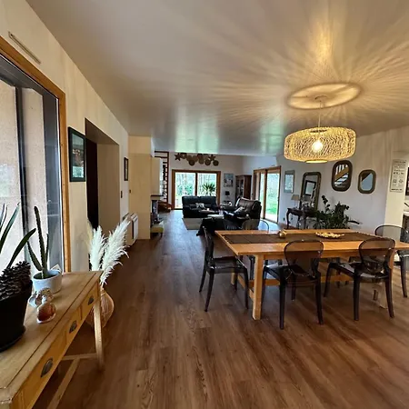 Hotel Les Cles De Jonzac-concergerie La Renardiere 8 Personnes