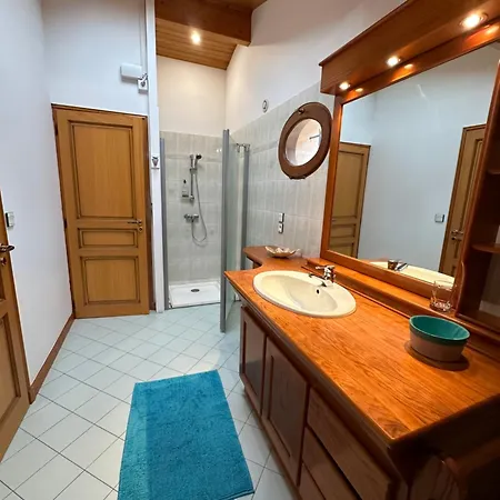 Hotel Les Cles De Jonzac-concergerie La Renardiere 8 Personnes 4*